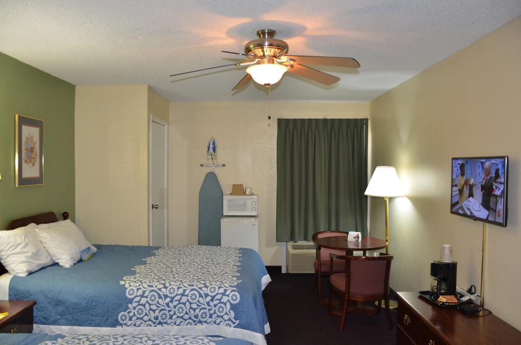 Days By Wyndham Southern Hills/oru Hotel