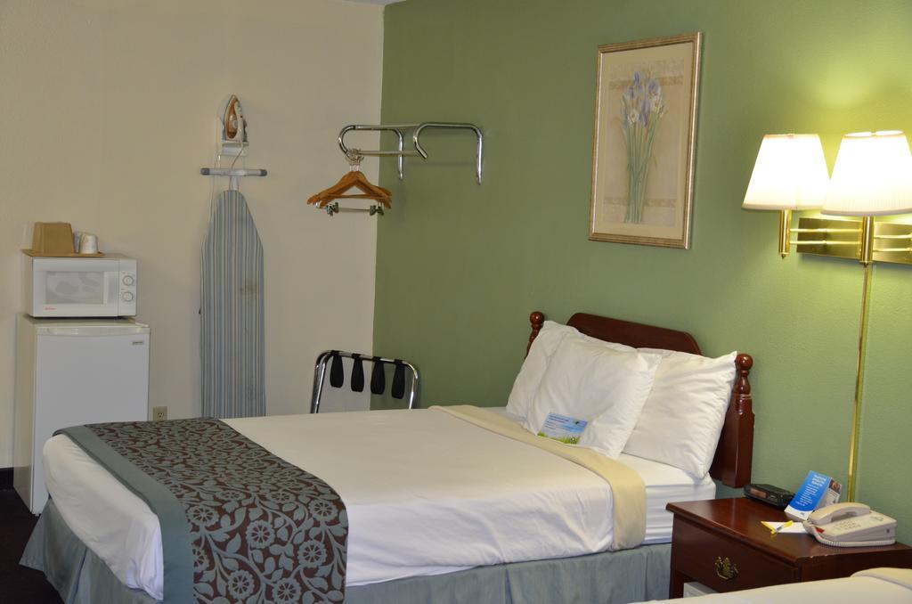 Days By Wyndham Southern Hills/oru Hotel