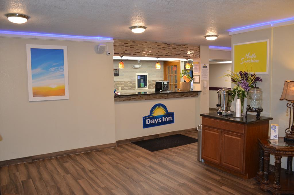 Days By Wyndham Southern Hills/oru Hotel Tulsa