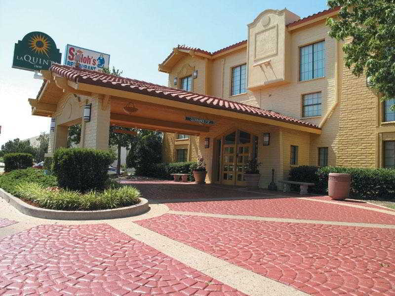 Baymont By Wyndham Broken Arrow Motel