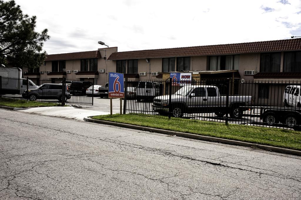 Hotel 6 Fairgrounds Tulsa