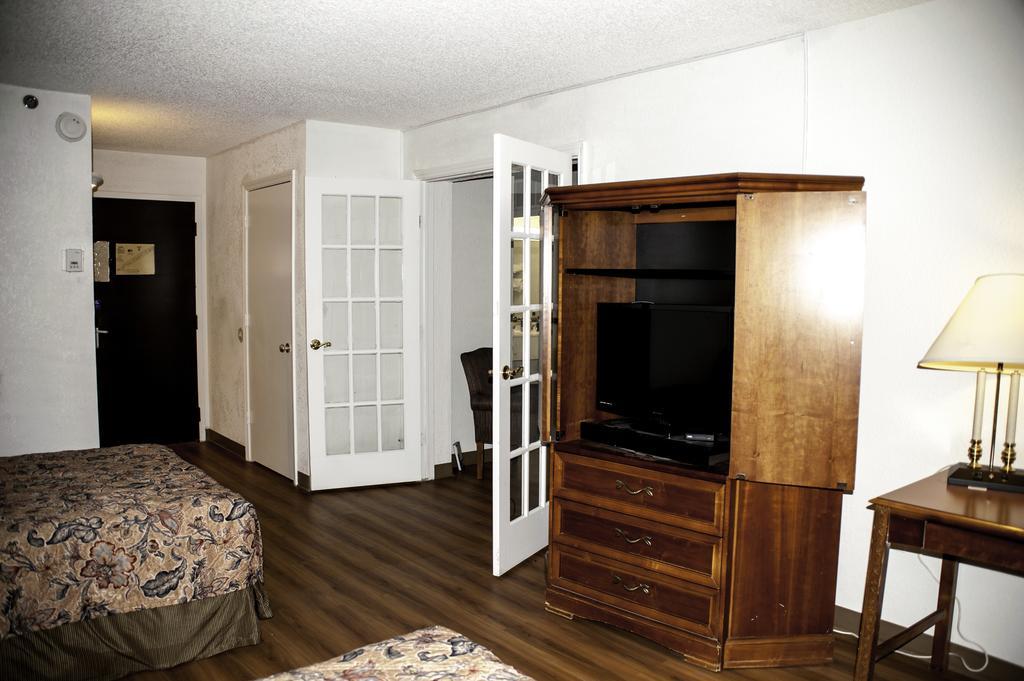 Hotel 6 Fairgrounds 2*