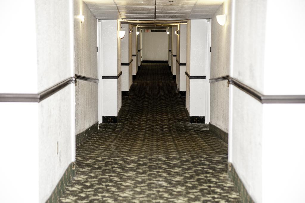 6 Fairgrounds Hotel