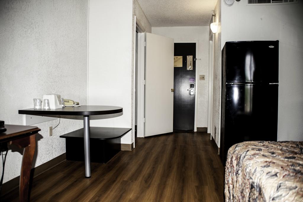 Hotel 6 Fairgrounds 2*