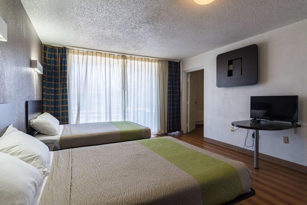 Hotel 6 Fairgrounds 2*