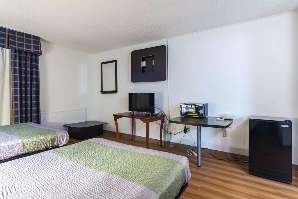 Hotel 6 Fairgrounds 2*