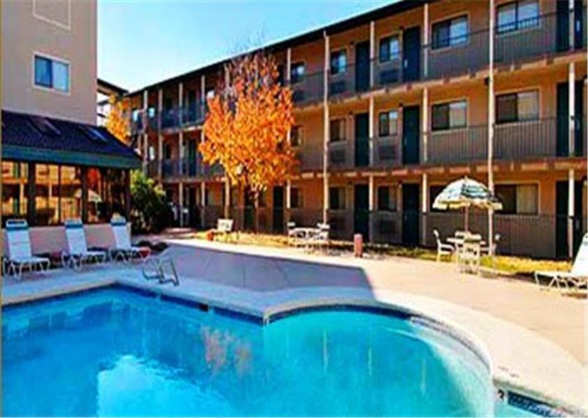 Howard Johnson Hotel 2*