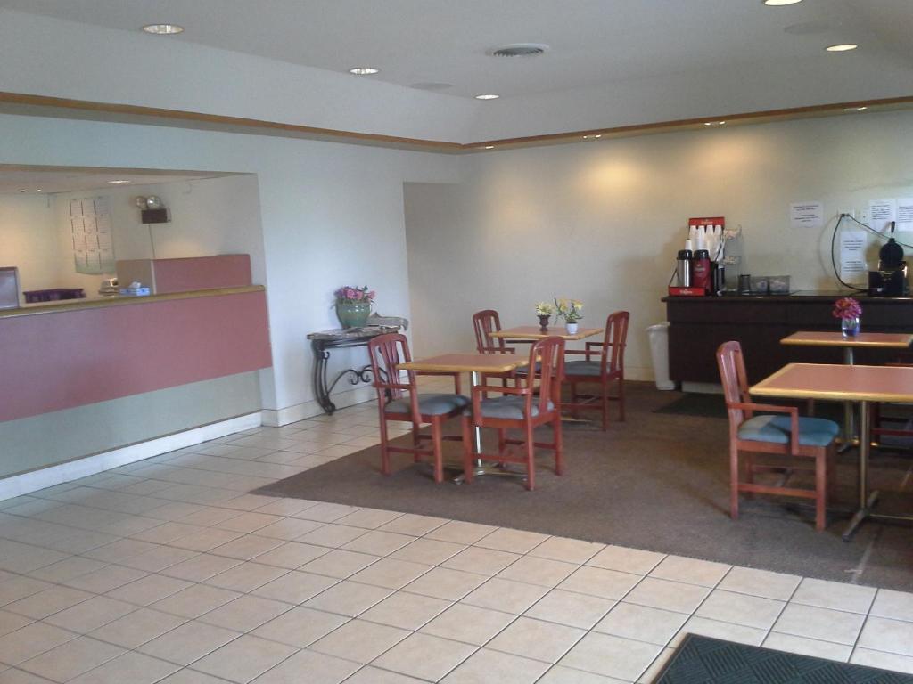 Howard Johnson Tulsa