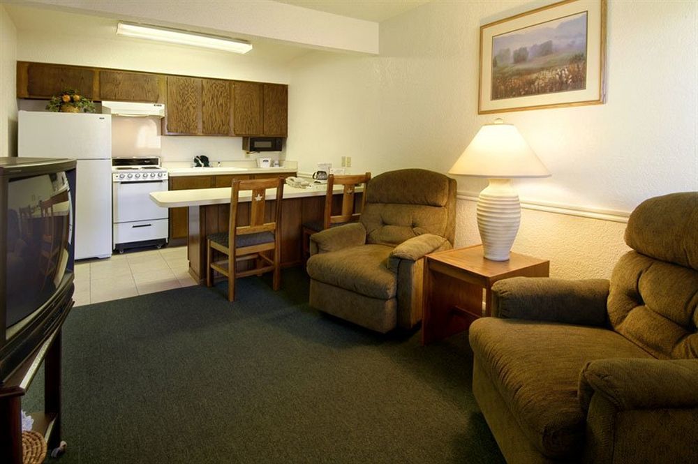 Howard Johnson Hotel 2*