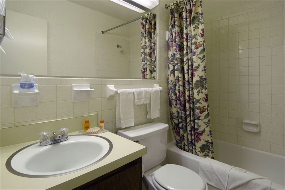 Howard Johnson Hotel Tulsa