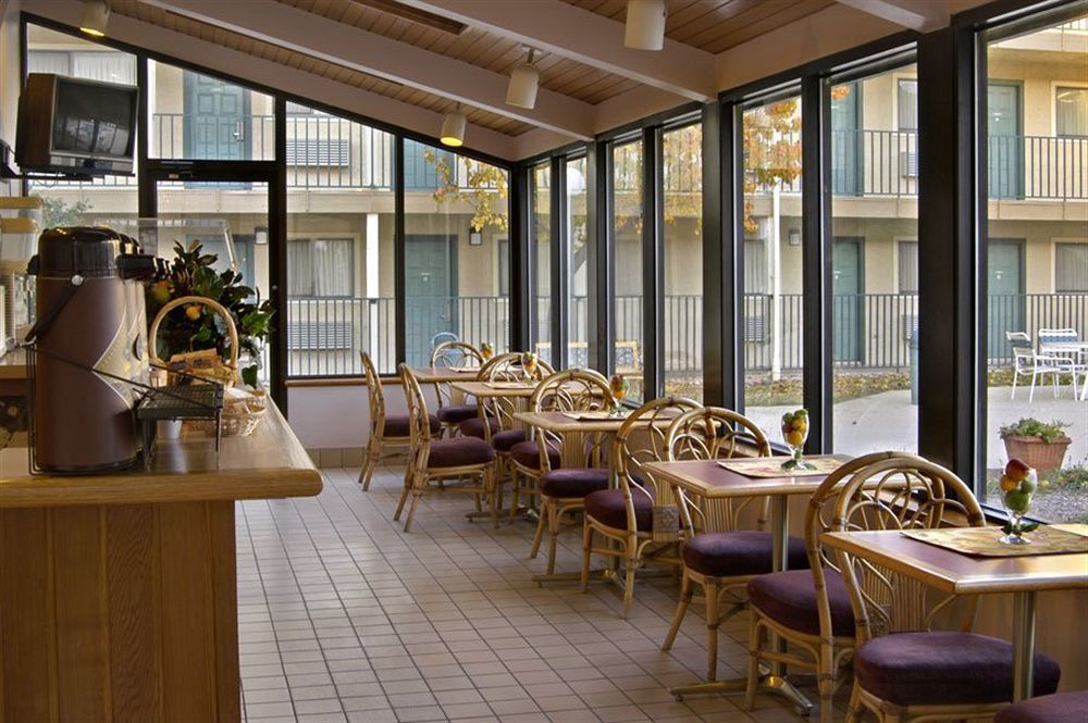 Howard Johnson Hotel 2*