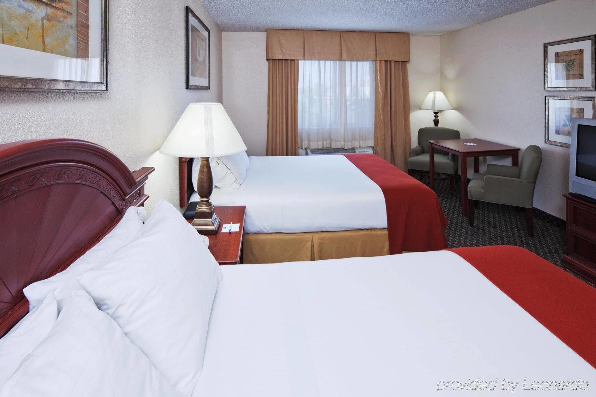 Comfort South - Woodland Hills Pensão 2*