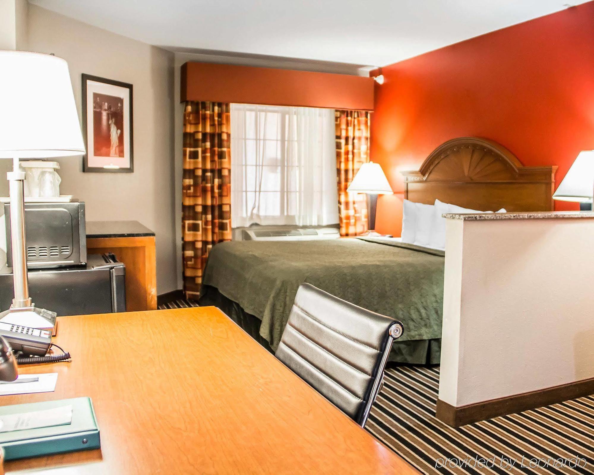 Quality I-44 Hotel 3*