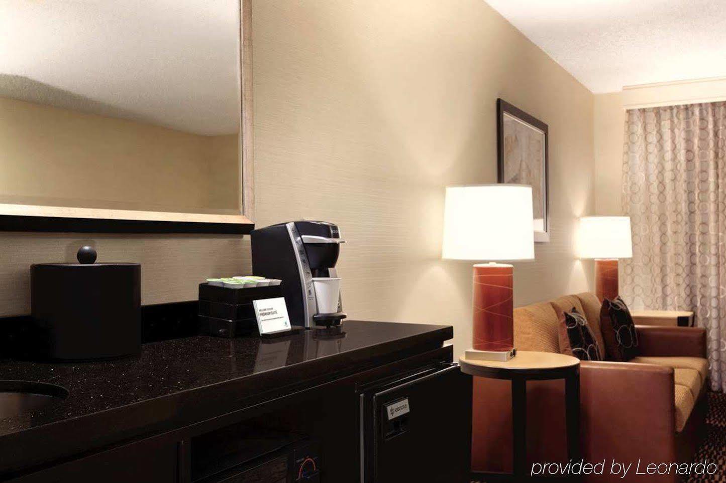 Hotel Embassy By Hilton I-44 3*