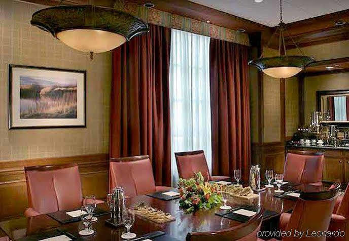 Hotel Renaissance & Convention Center 4*