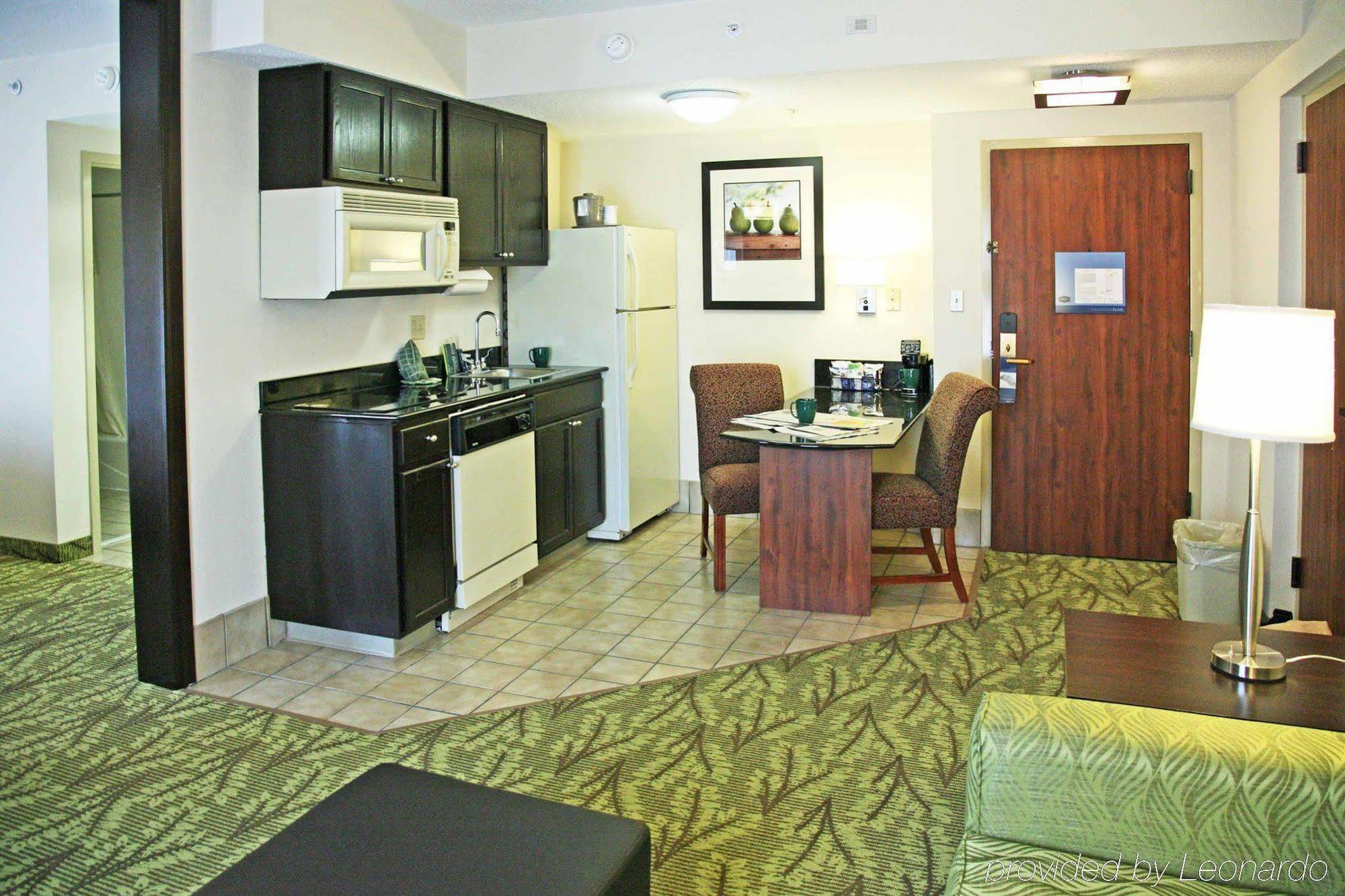 Hotel Hampton & Tulsa-woodland Hills 3*