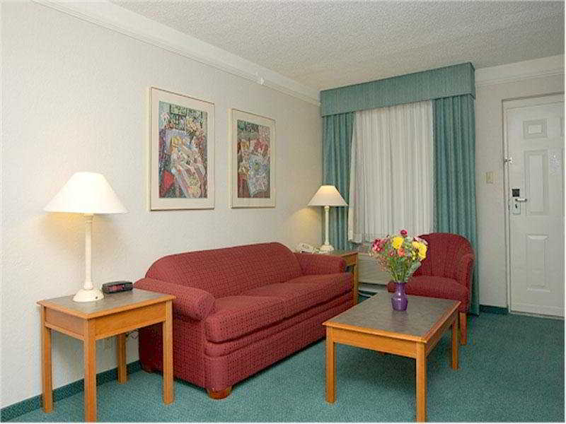 Baymont By Wyndham Broken Arrow Motel 2*