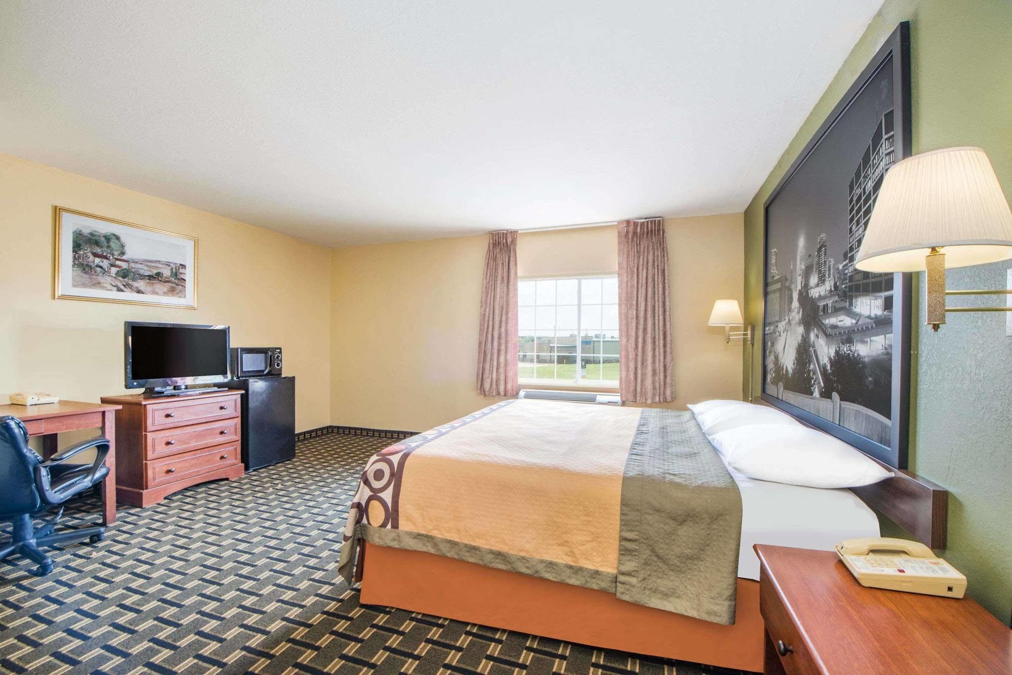Surestay By Western East Hotel 3*