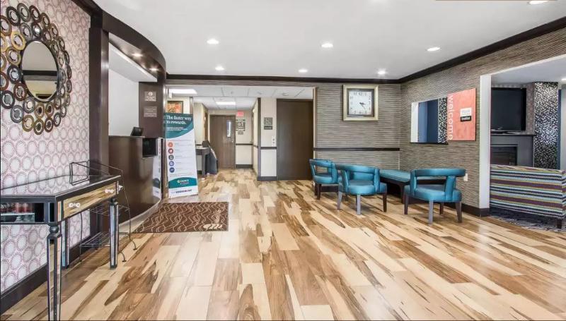 Express & East - Catoosa By Ihg 3*