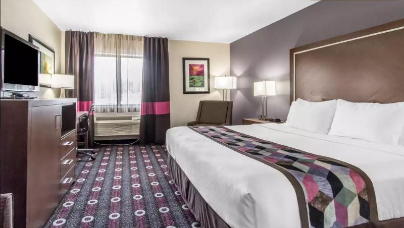 Express & East - Catoosa By Ihg Tulsa