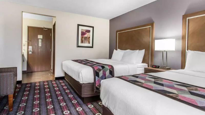 Express & East - Catoosa By Ihg 3*