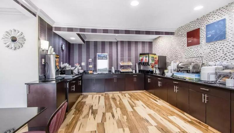 Express & East - Catoosa By Ihg Hotel Tulsa