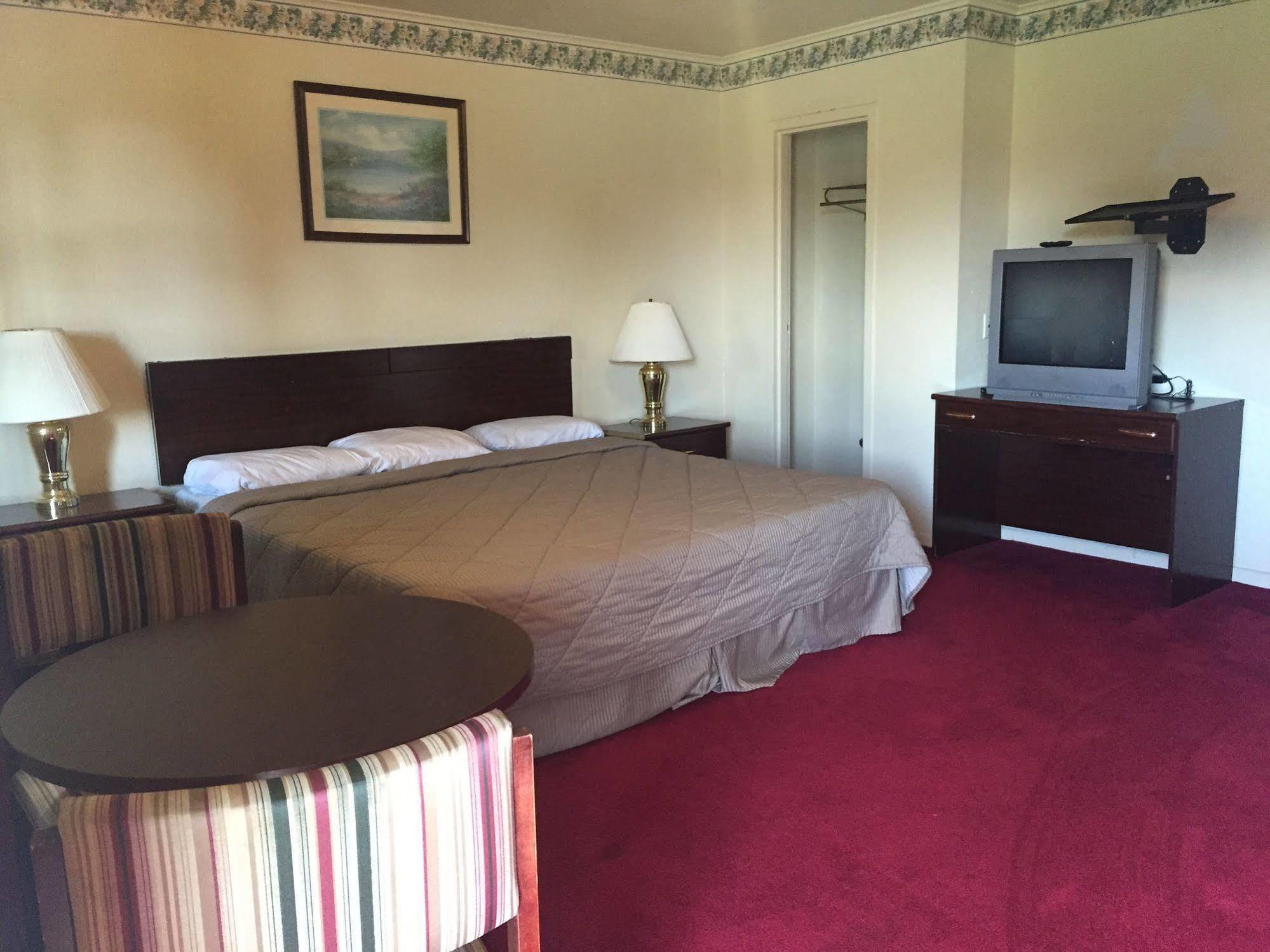 Winstons Air Conditioned Hotel 3*