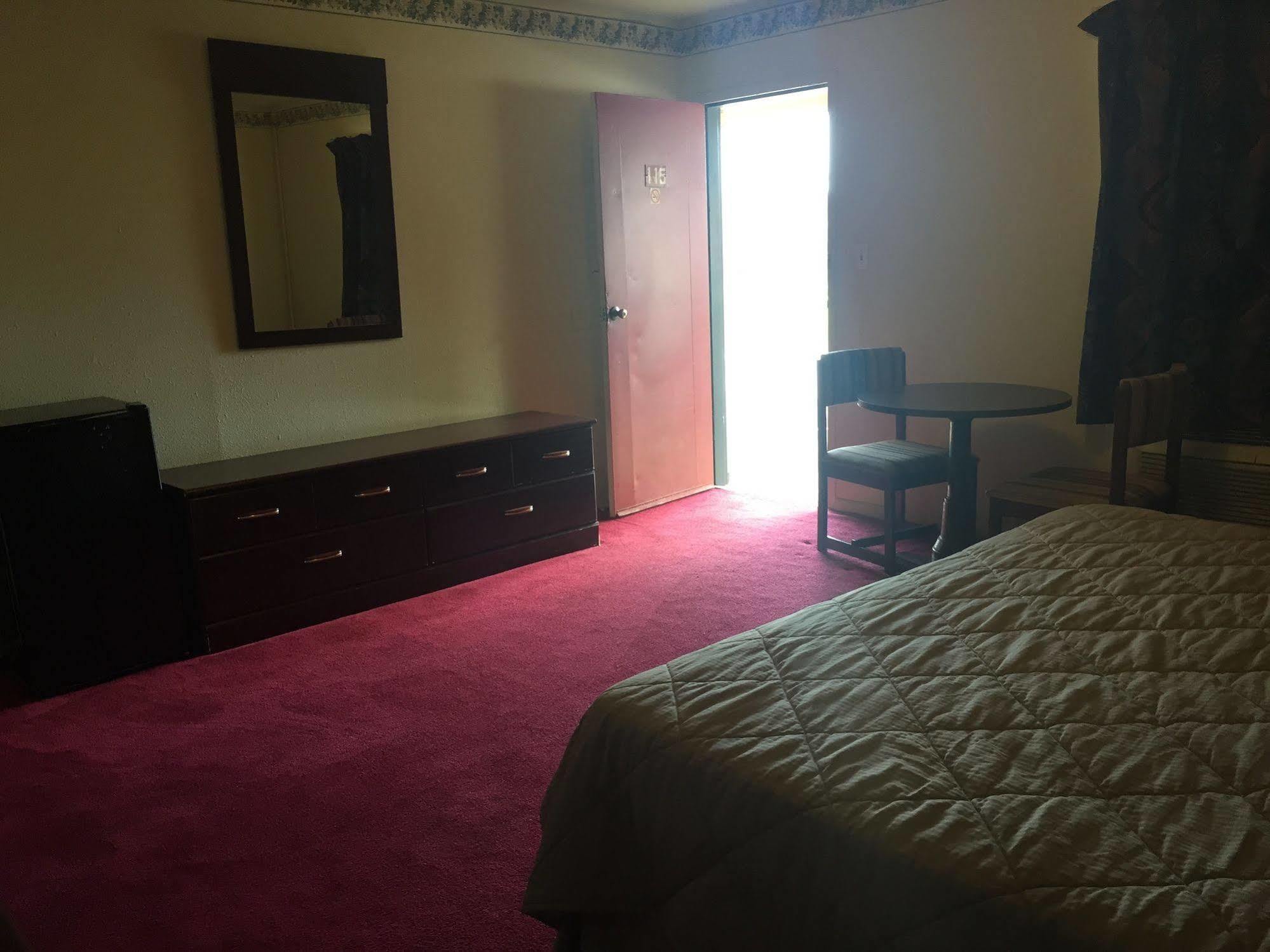 Hotel Winstons Air Conditioned