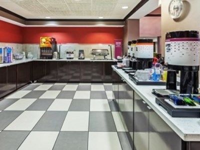 Hampton & Tulsa-woodland Hills Hotel 3*