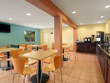 Super 8 By Wyndham Hotel Tulsa
