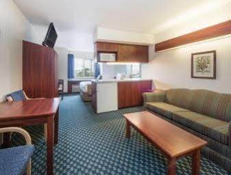 Microtel & By Wyndham - Catoosa Route 66 Tulsa