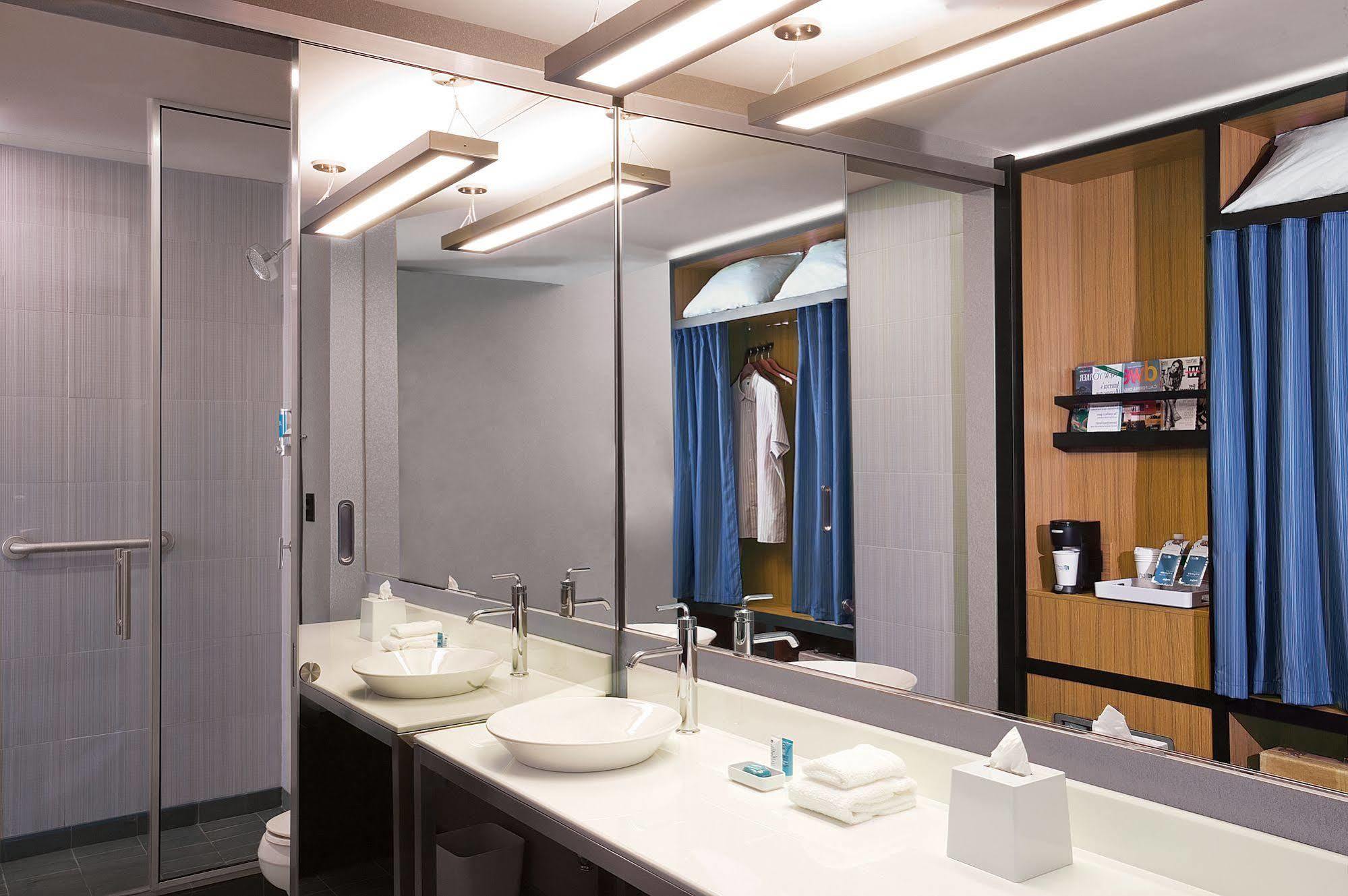 Aloft Downtown Hotel 3*