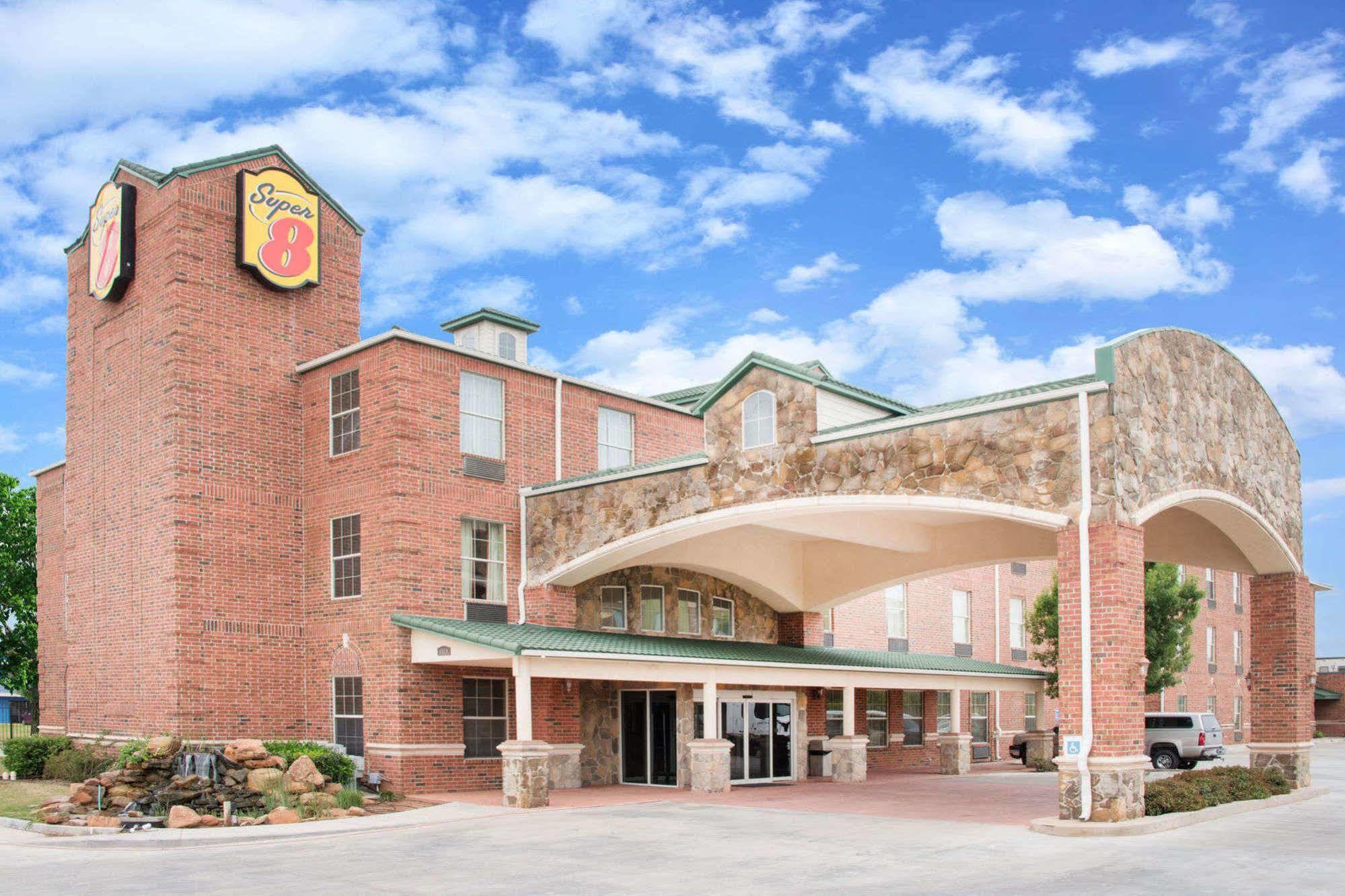 Hotel Super 8 By Wyndham 2*