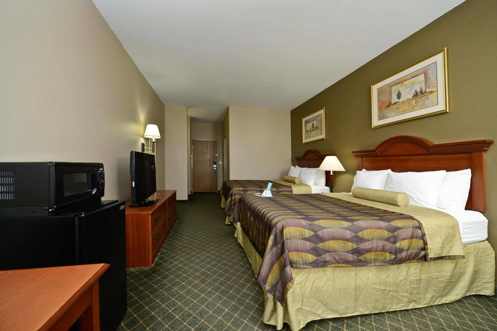 Western & Hotel 3*