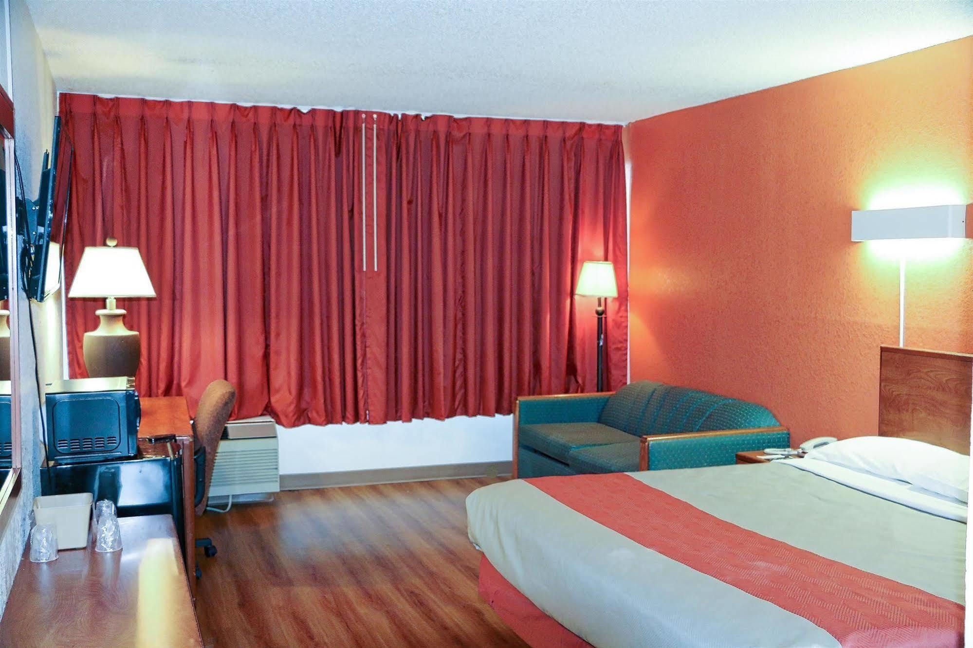 Motel Sky At Airport Tulsa