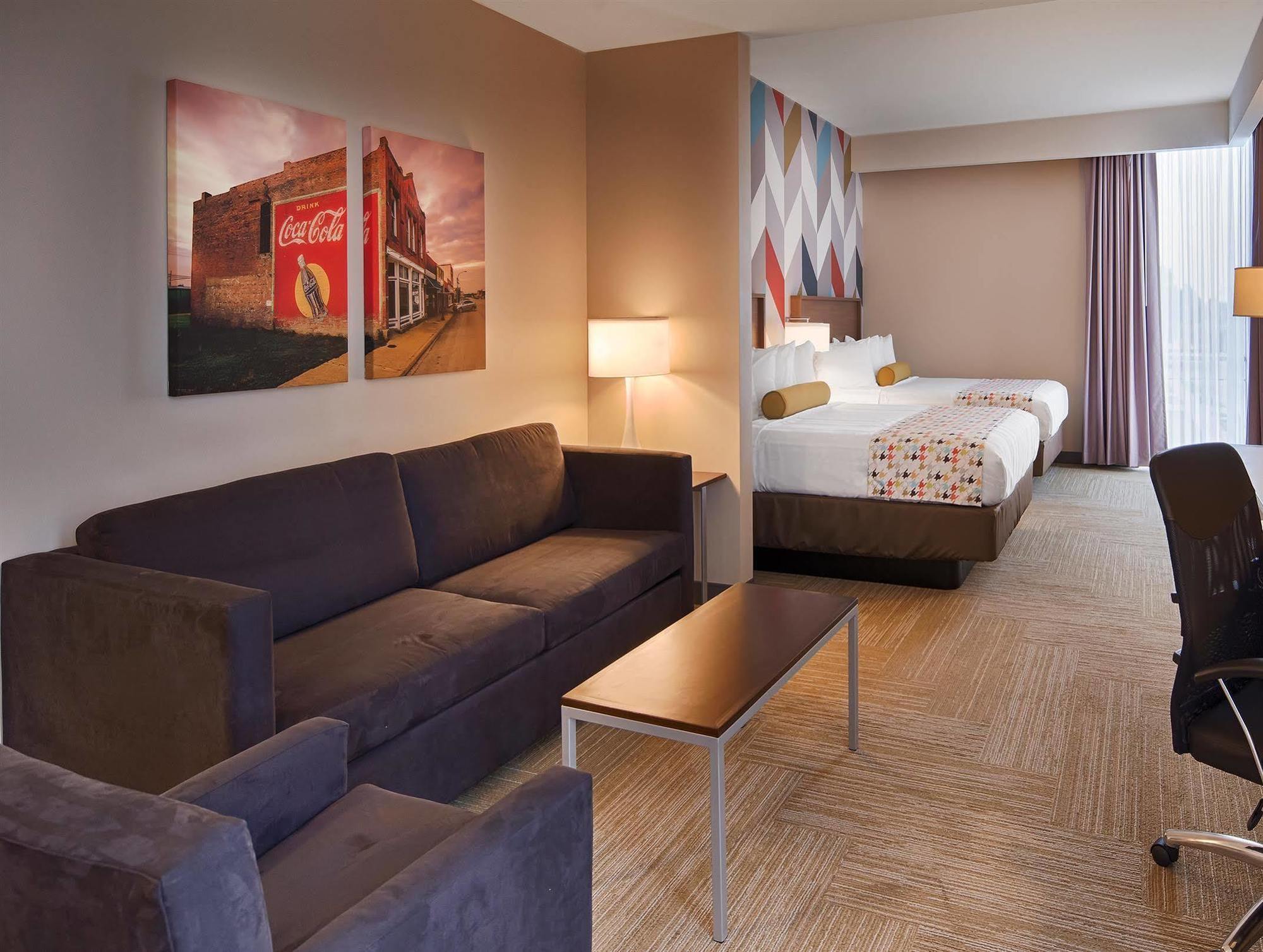 La Quinta & By Wyndham Downtown - Route 66 Hotel Tulsa