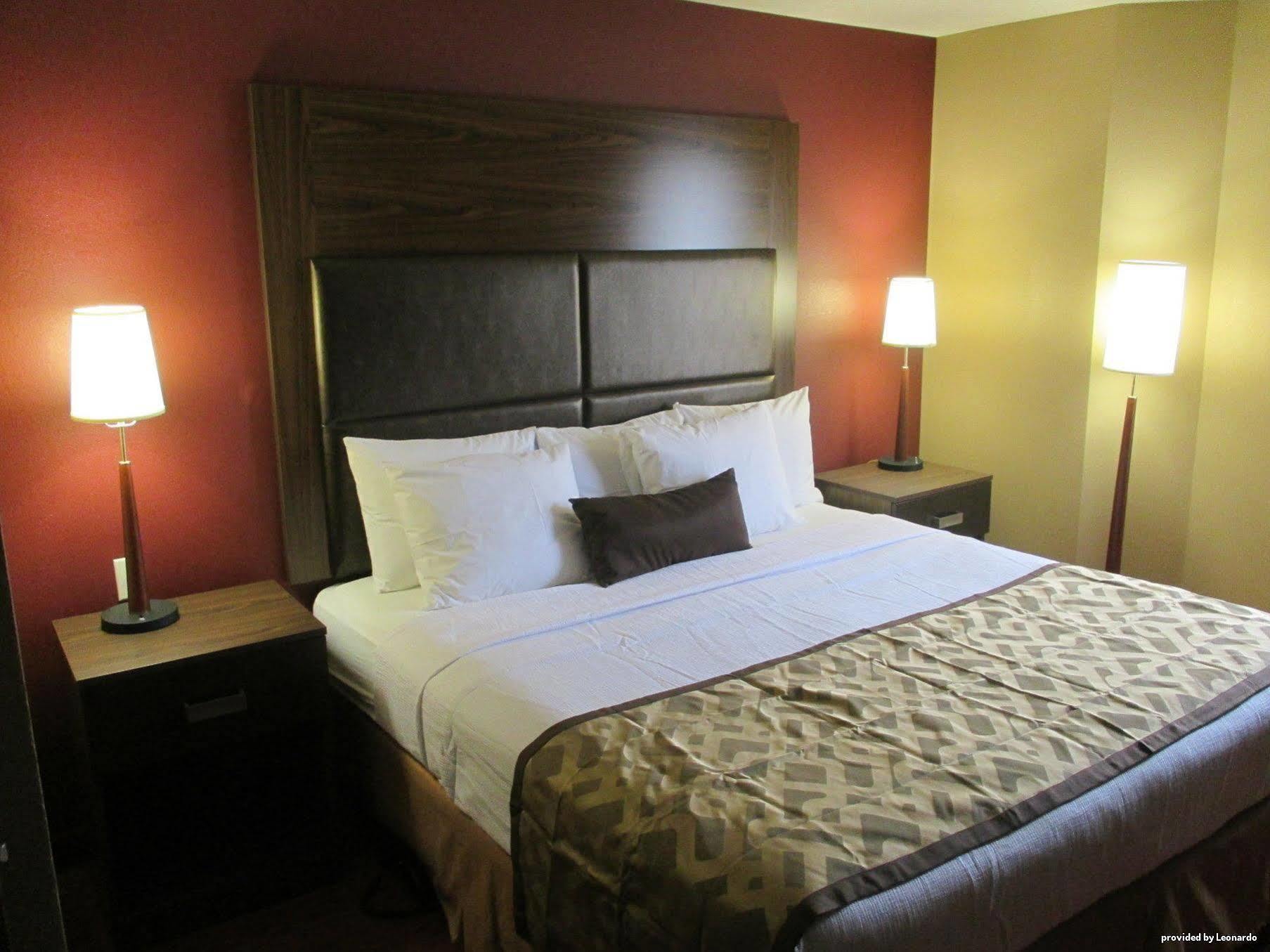 Hotel Western Woodland Hills And 3*