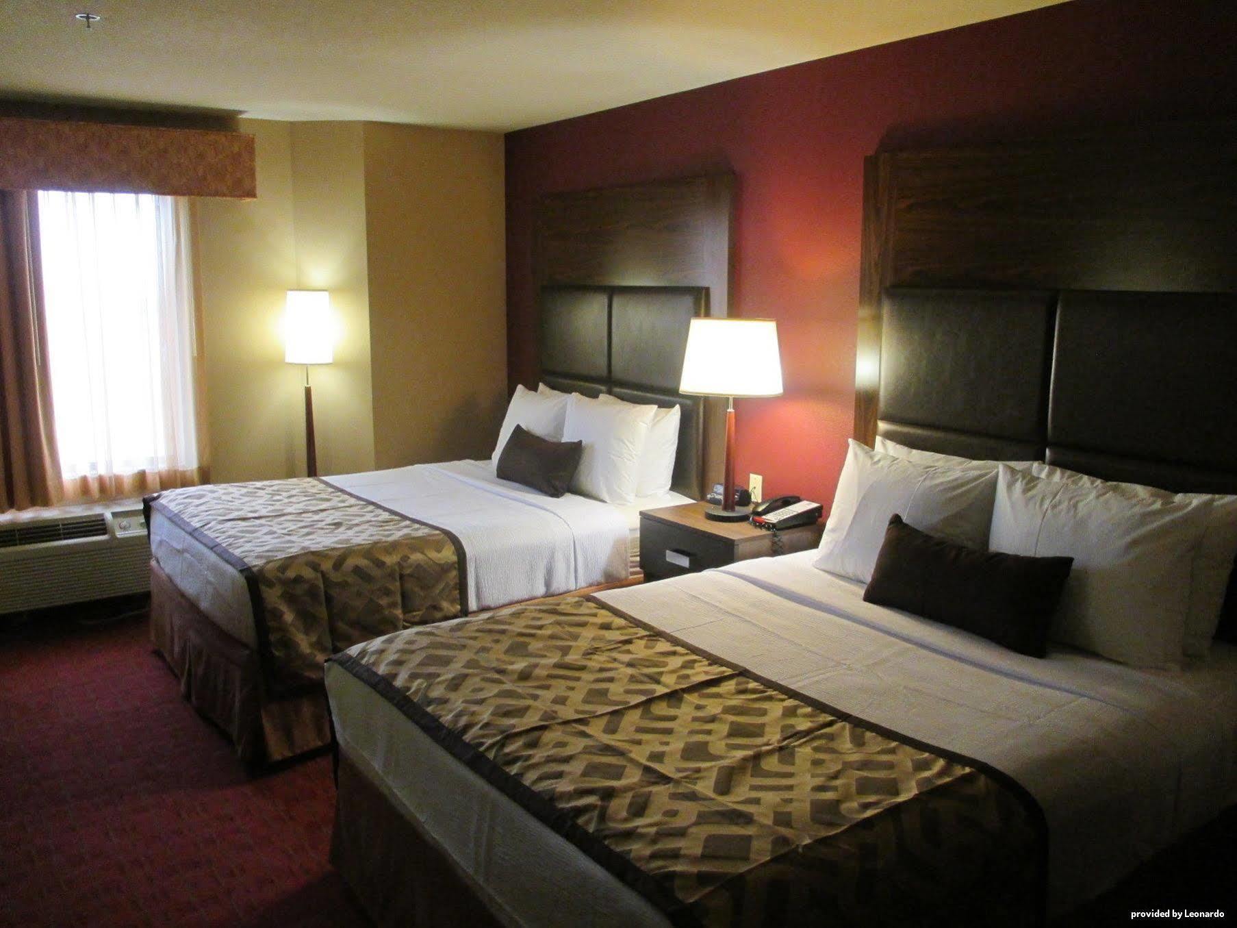 Western Woodland Hills And 3* Tulsa