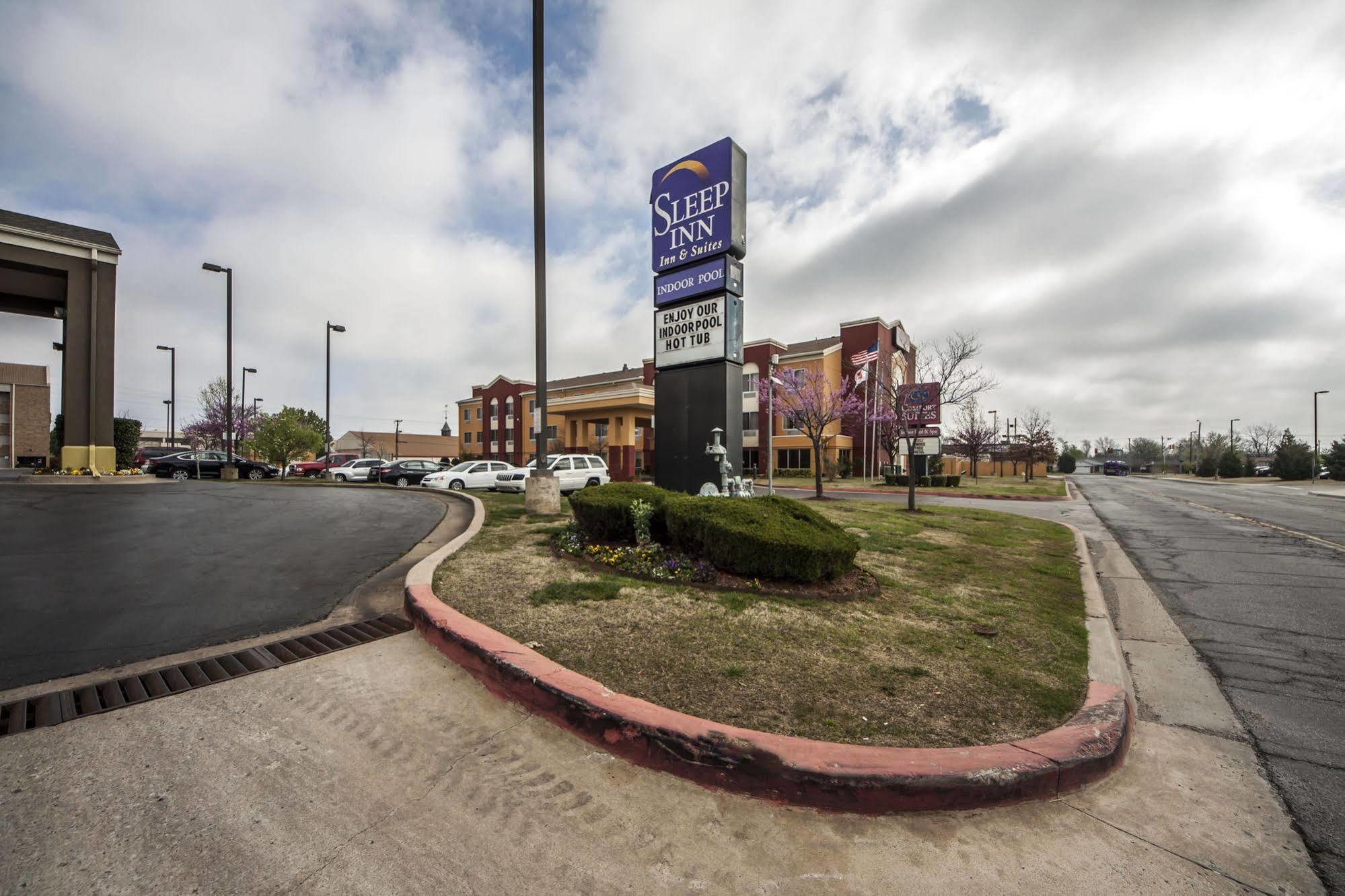 Sleep & I-44 Hotel 3*