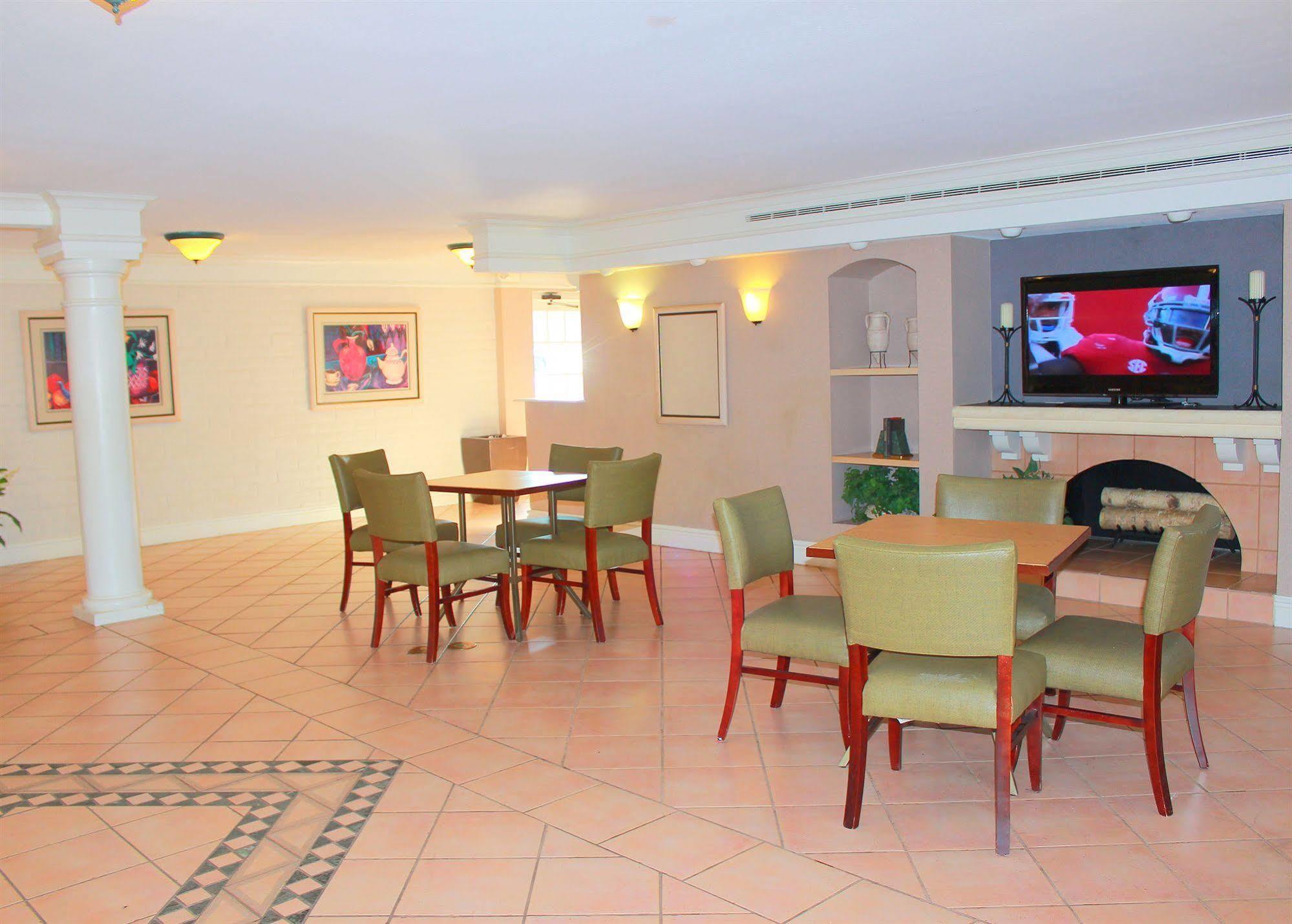Baymont By Wyndham Broken Arrow Motel 2*