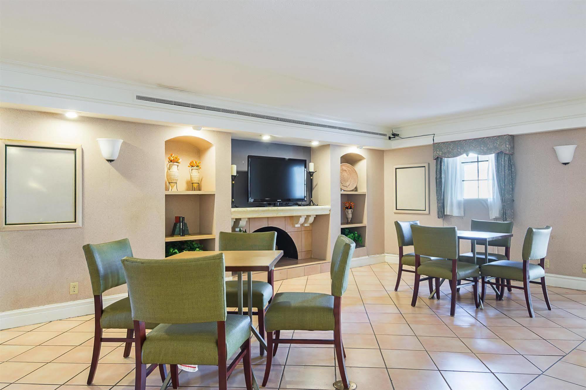 Motel Baymont By Wyndham Broken Arrow Tulsa