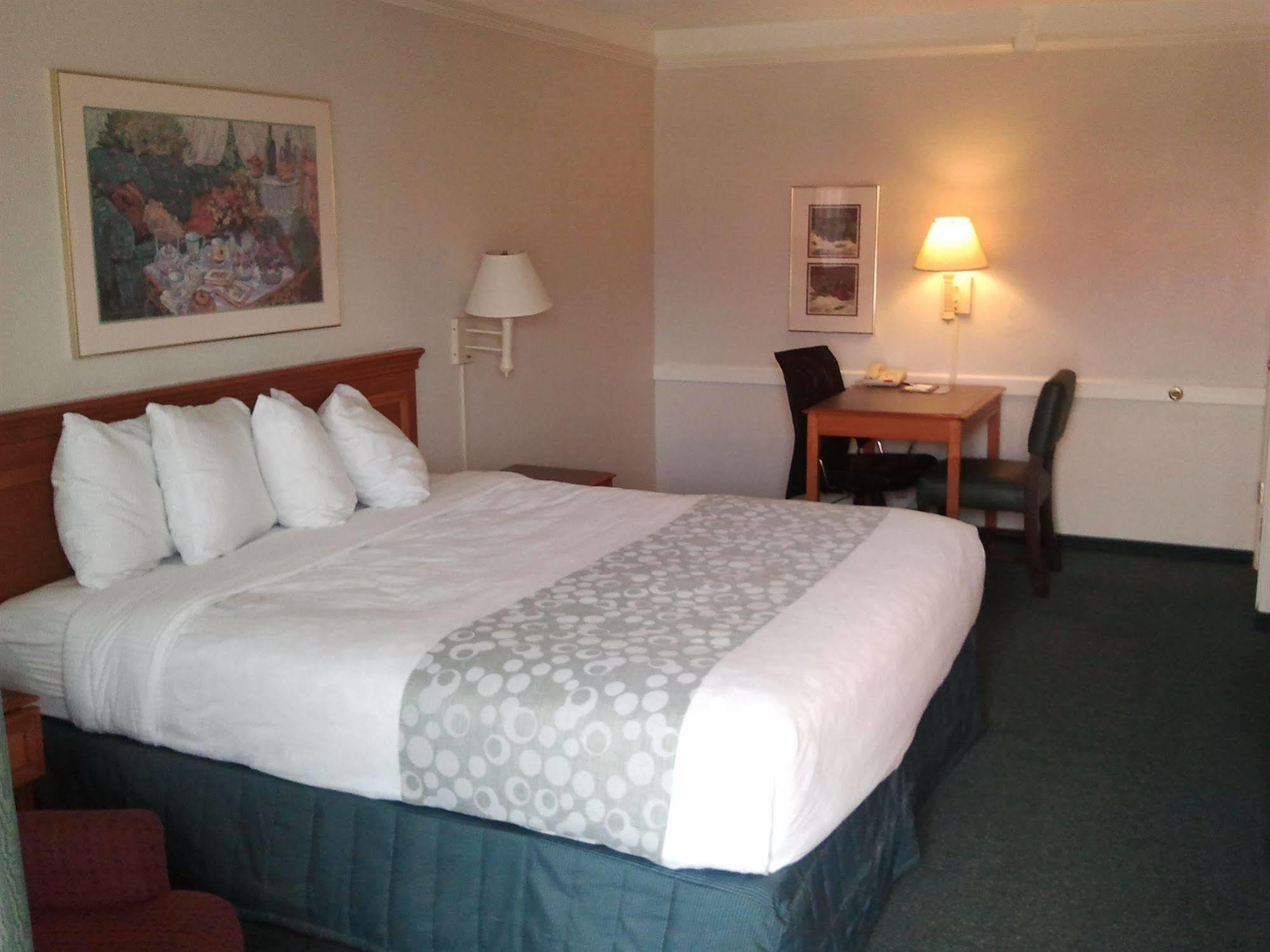 Motel Baymont By Wyndham Broken Arrow Tulsa