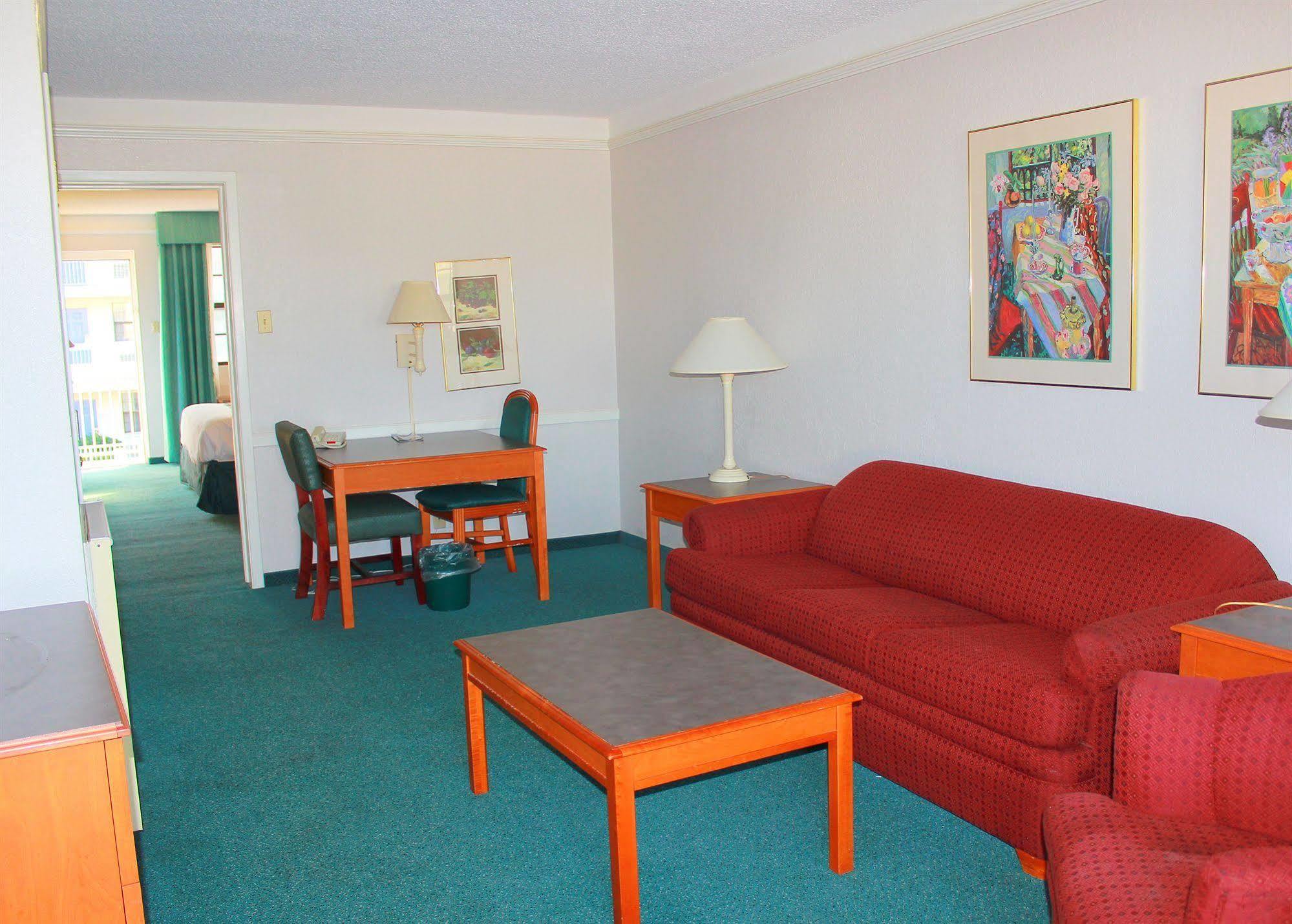 Baymont By Wyndham Broken Arrow Motel
