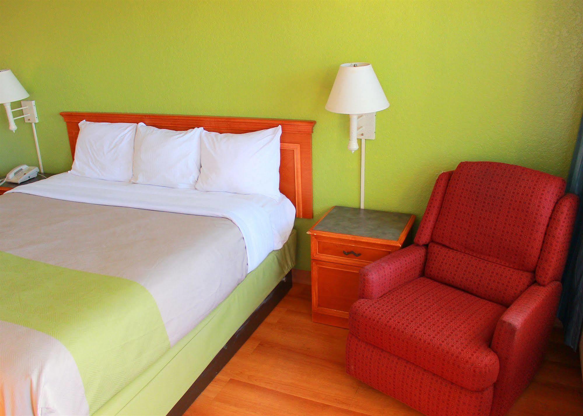 Motel Baymont By Wyndham Broken Arrow Tulsa