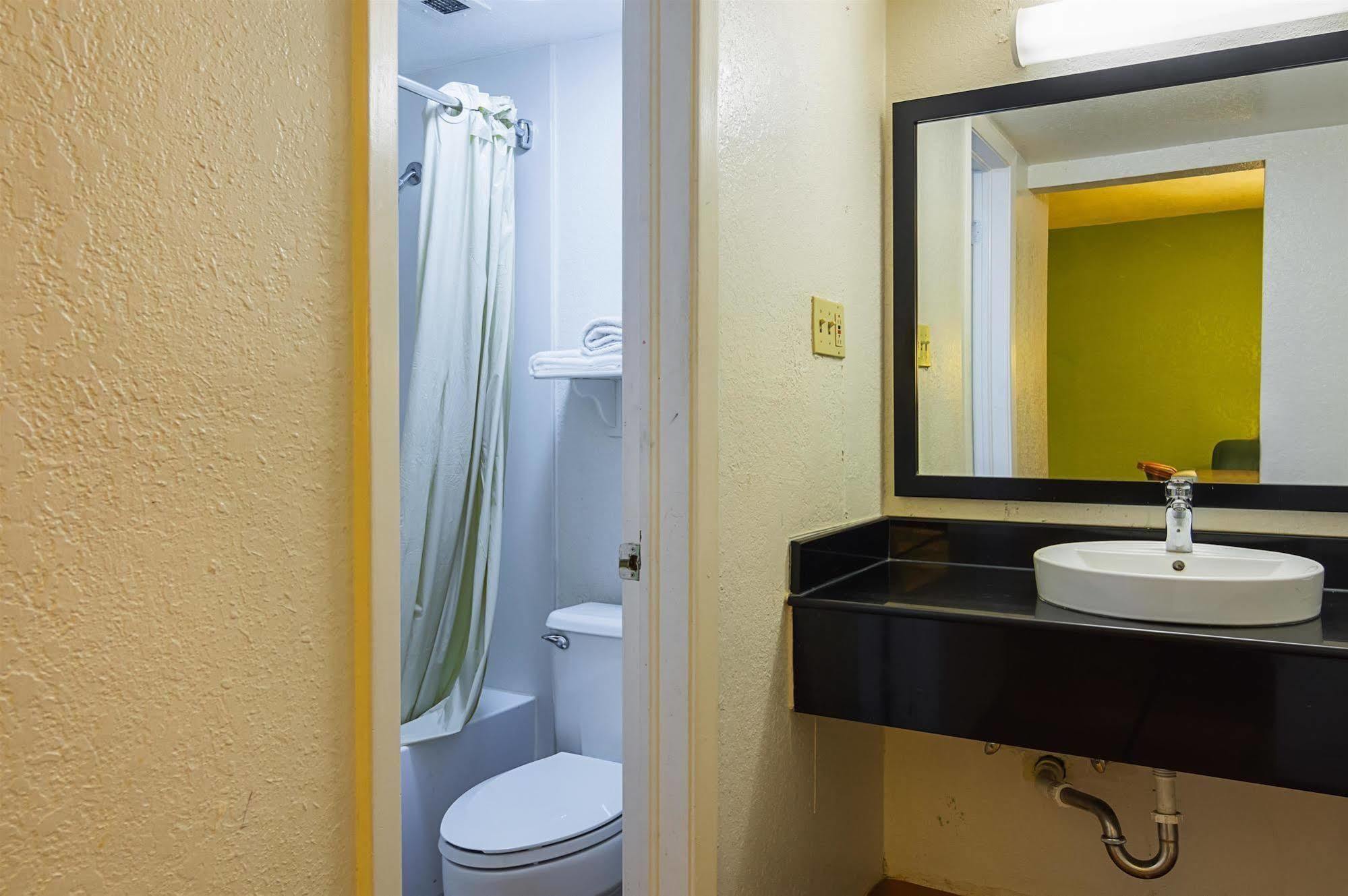 Baymont By Wyndham Broken Arrow Motel Tulsa