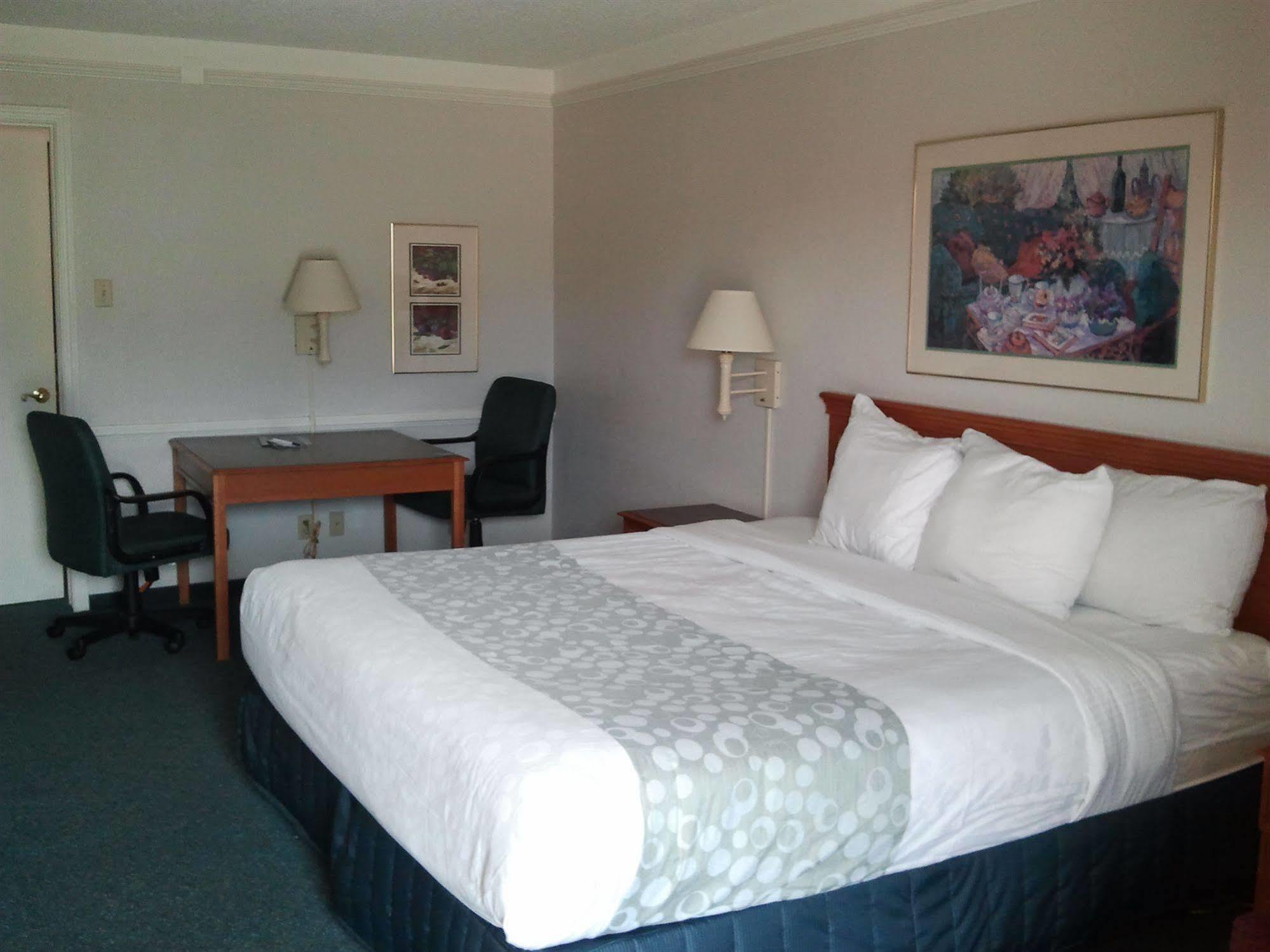 Baymont By Wyndham Broken Arrow 2*