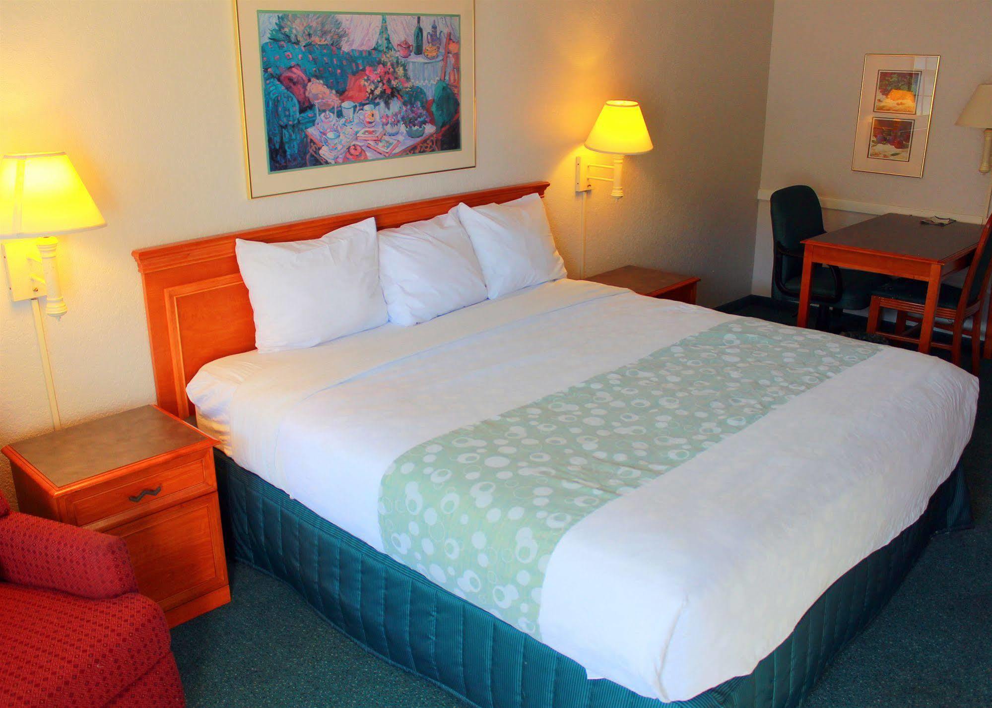 Baymont By Wyndham Broken Arrow Motel 2*