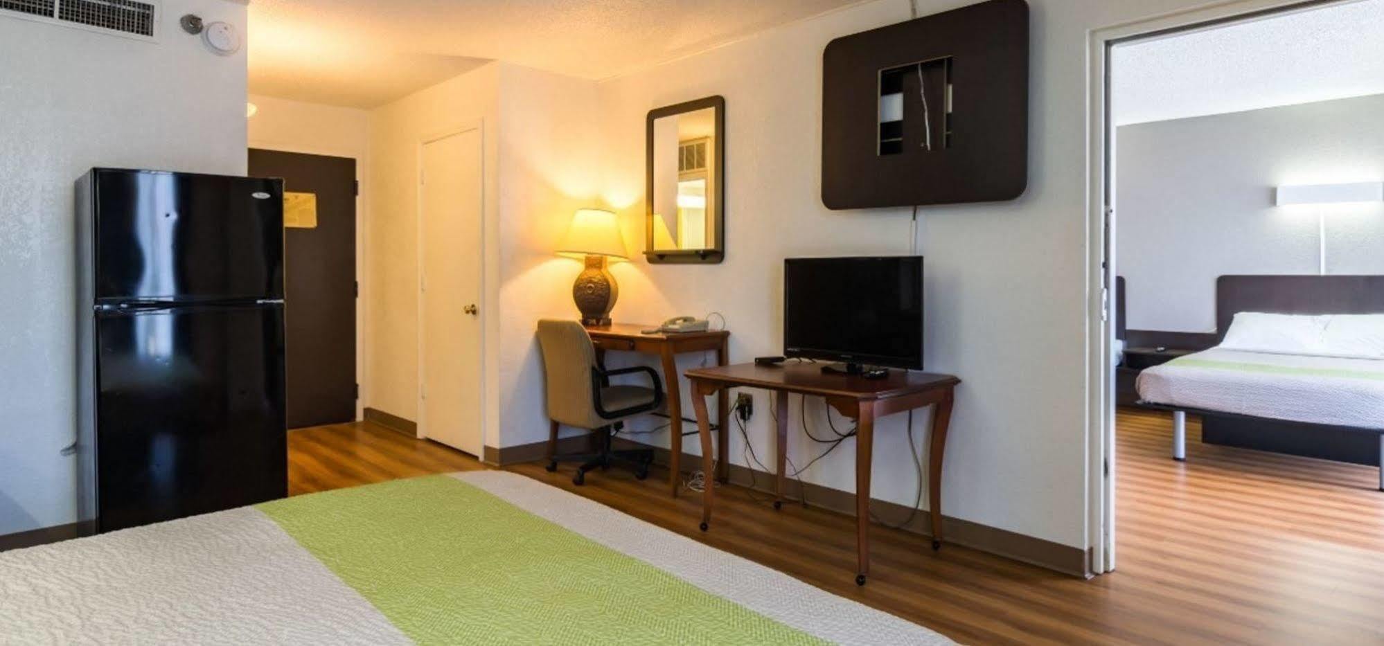 Hotel 6-tulsa, Ok 2*