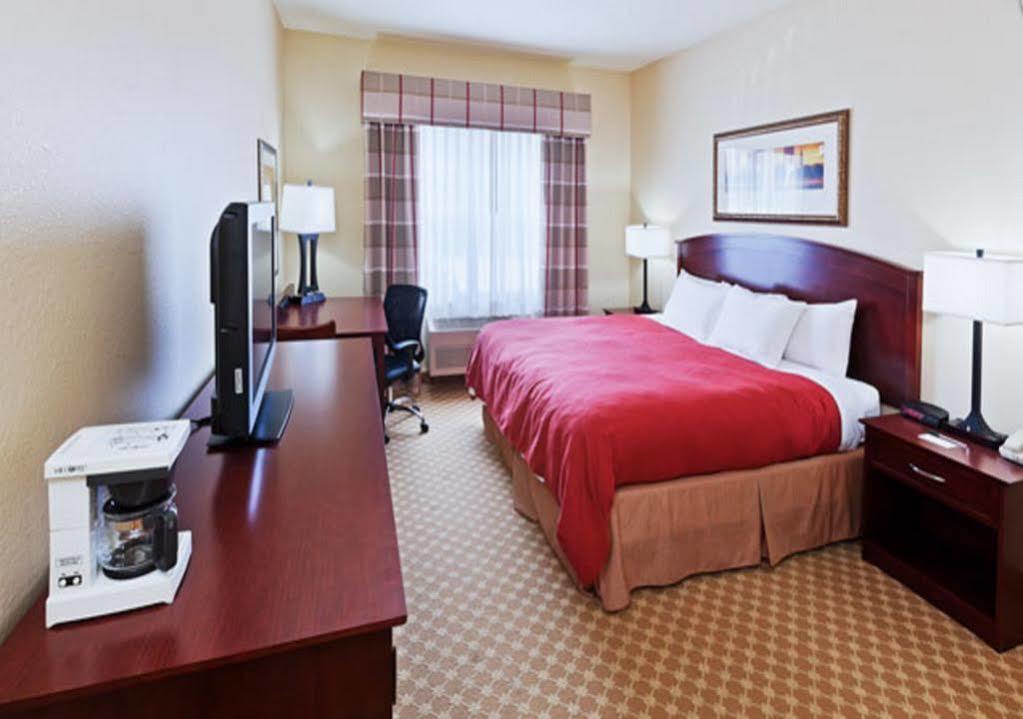 Hotel Country & By Radisson, Tulsa, Ok Tulsa