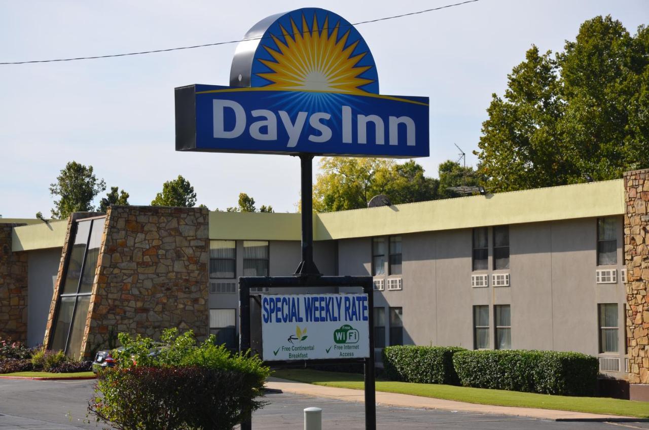 Days By Wyndham Southern Hills/oru Hotel Tulsa